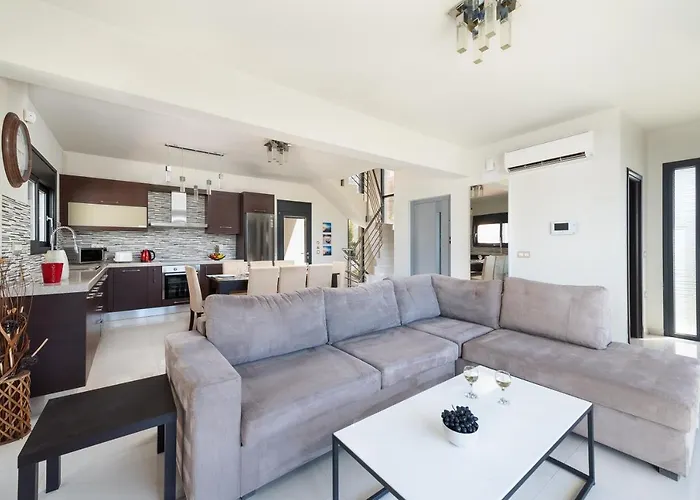 Villa Breeze 3